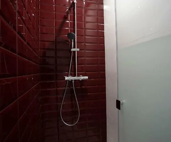 Πανσιόν La Parenthese Des Capucins - 4*