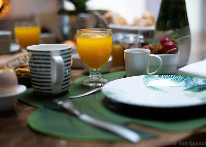 게스트하우스 La Parenthese Des Capucins - 4*